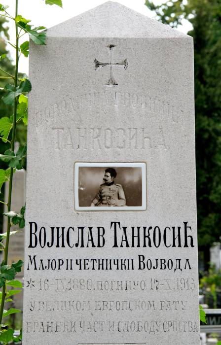 војислав_танкосић_-_гроб.jpg војислав_танкосић_-_гроб.jpg