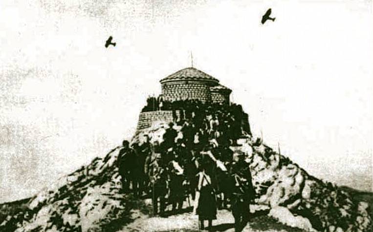 његошева_капела_на_ловћену_1925.jpg његошева_капела_на_ловћену_1925.jpg